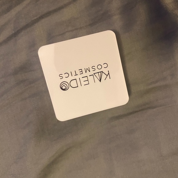 Kaleido Blush - Picture 4 of 5